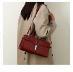 Women's Fashion Oil Wax PU Leather Bag Trendy Single Shoulder Crossbody Bag with Large Capacity Tote Bag - Image 6