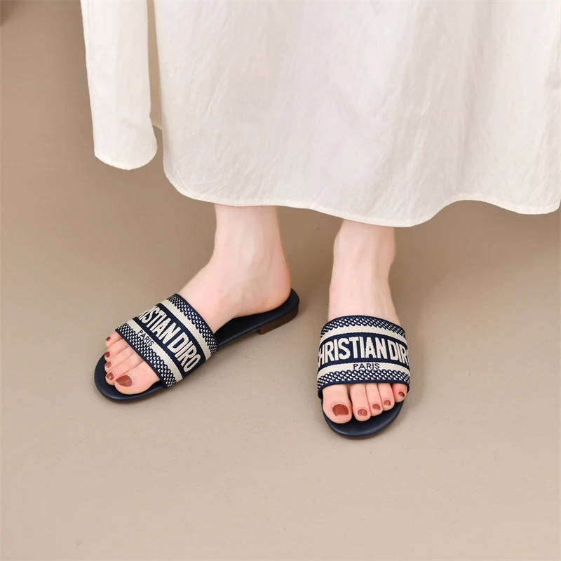 2025 New Casual Plus Size Flat Bottom Sandals Women's Hot Selling Vintage Outerwear Slippers Fashion Style Adult Footwear - Image 6