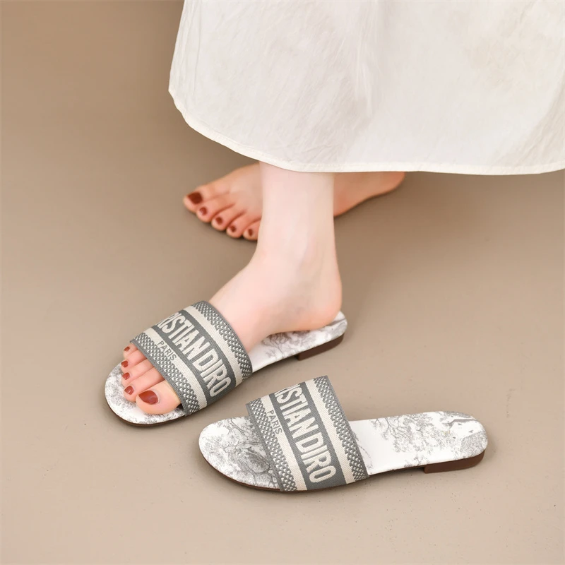 2025 New Casual Plus Size Flat Bottom Sandals Women's Hot Selling Vintage Outerwear Slippers Fashion Style Adult Footwear - Image 5